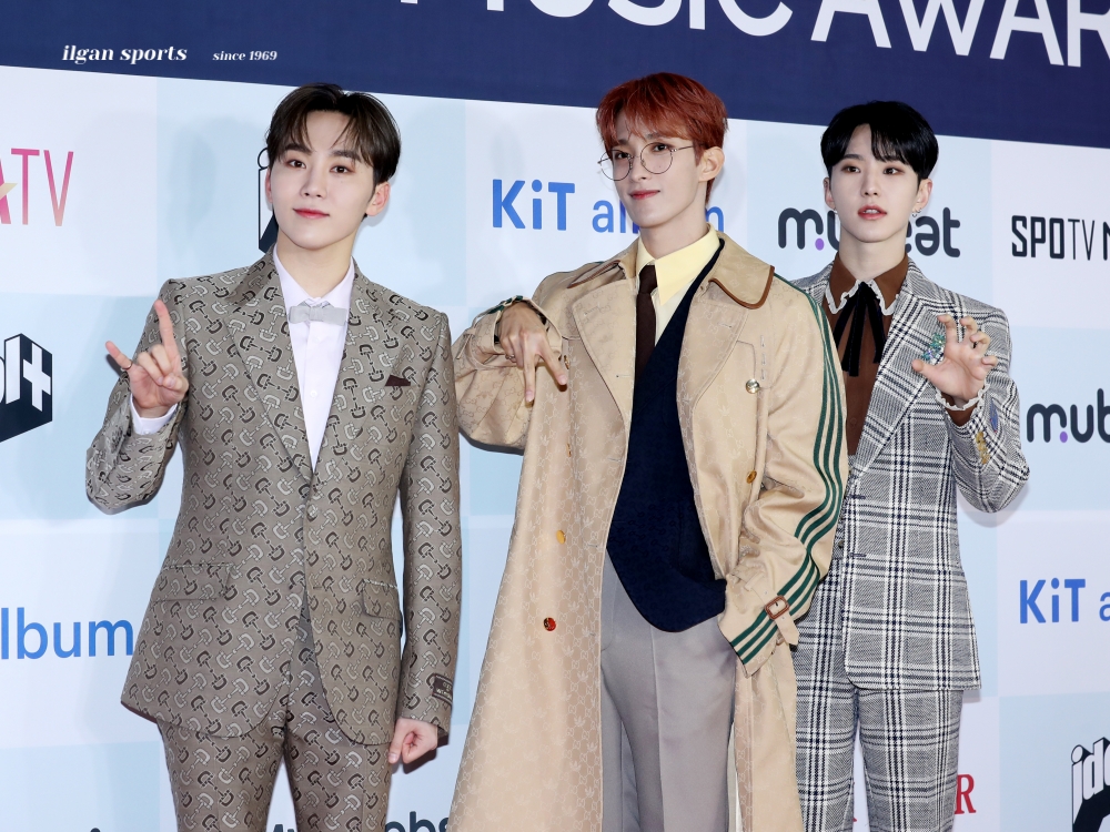 [잡담] 부석순 오늘 레카 의상 진짜 예뿐듯 | 인스티즈