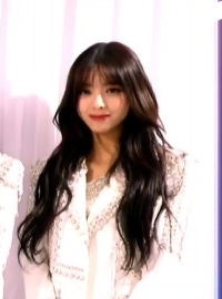 [잡담] 유나 수상소감하는데 너무예뻐서 캡쳐함.. | 인스티즈