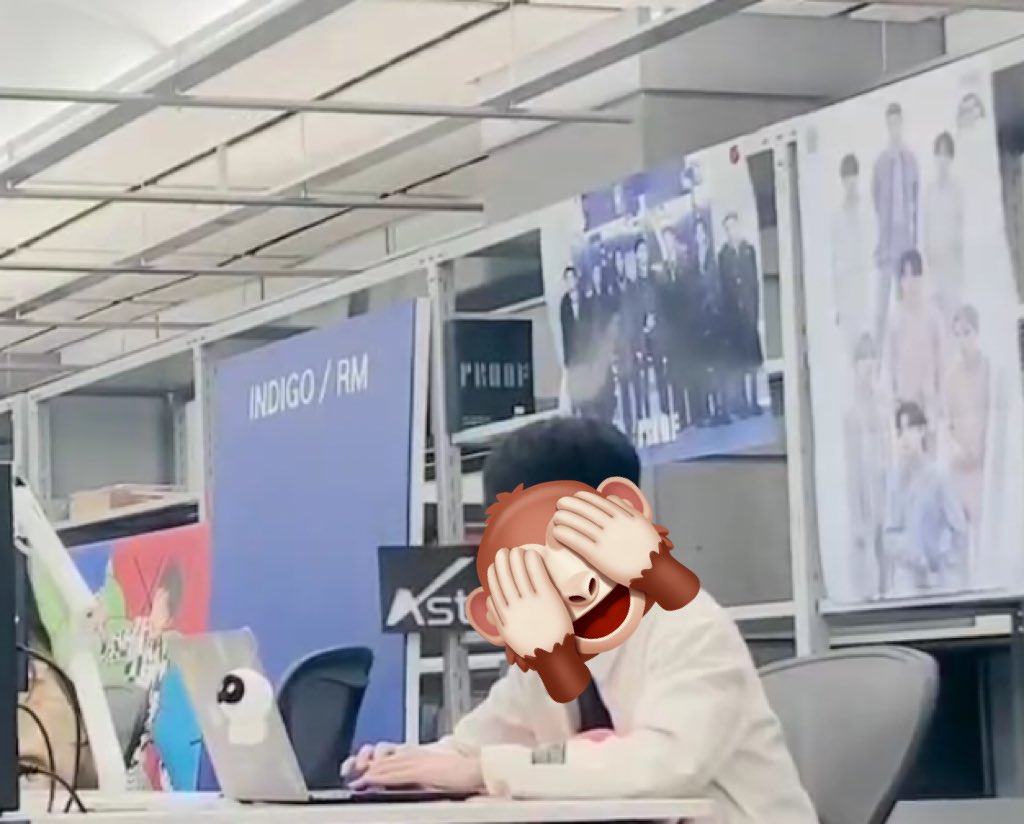 [잡담] 방탄으로 도배 되어있는 사무실… | 인스티즈