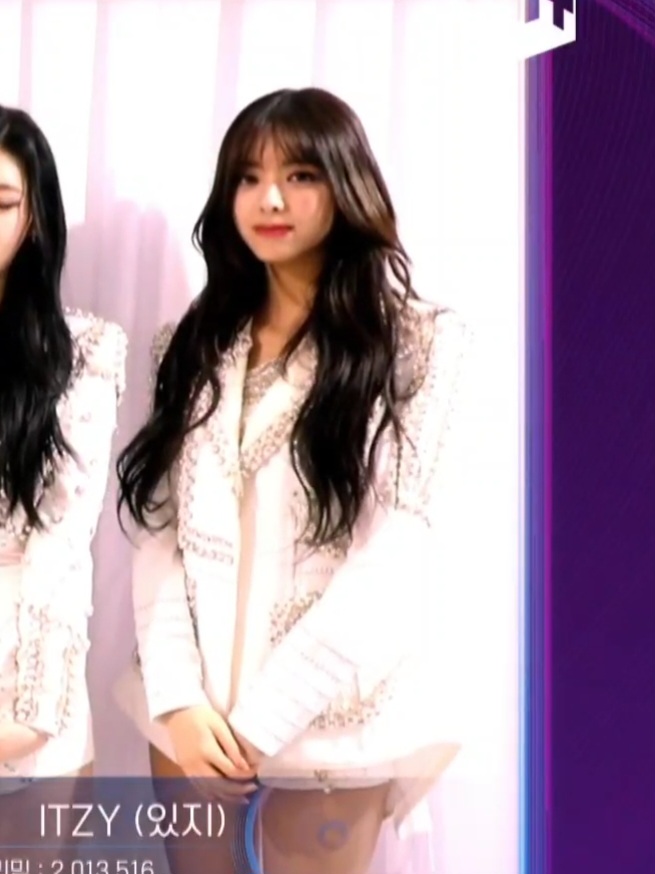 [잡담] 유나 수상소감하는데 너무예뻐서 캡쳐함.. | 인스티즈