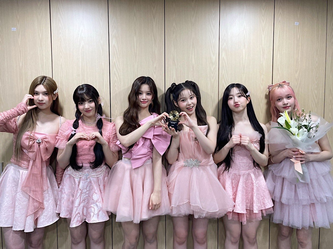 [잡담] 오늘 엔믹스 의상 완전 극과 극이네 | 인스티즈