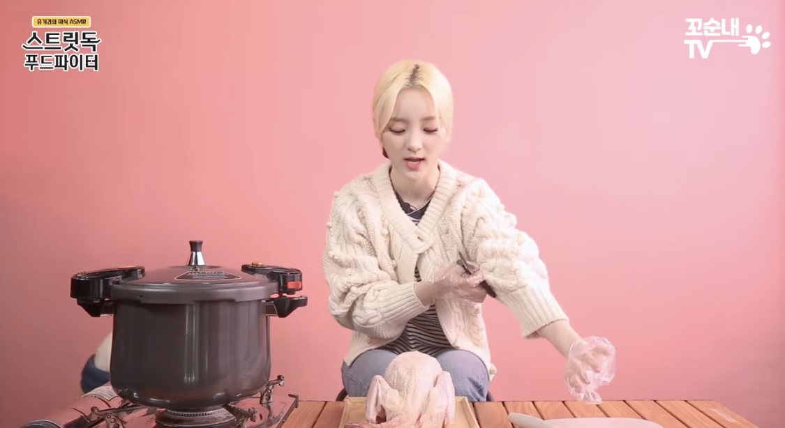 [잡담] 생닭 껍질 벗기는 여돌 진짜 예쁘다 | 인스티즈