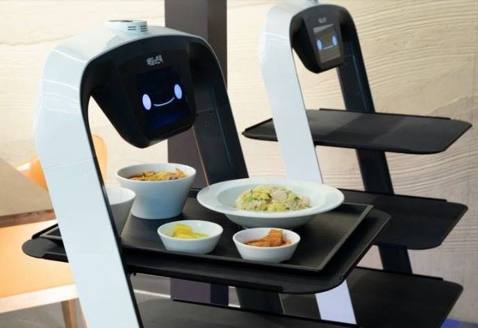 익들은 식당에 갔는데 이런 로봇이 서빙해주면 무슨생각들음? | 인스티즈