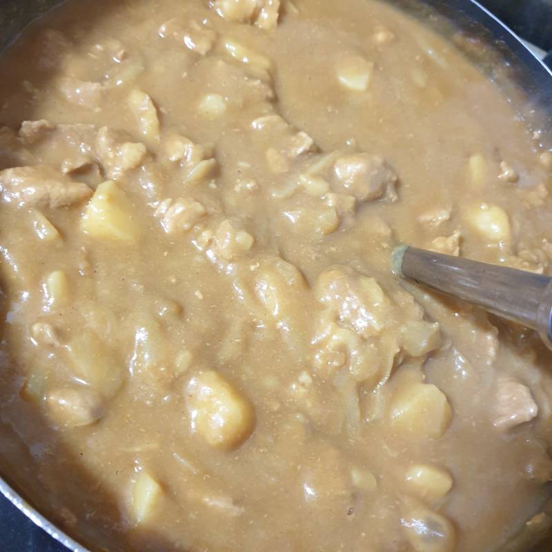 동생이 카레 먹고 싶다고 해서 고기 듬뿍 넣어서 만들었다 | 인스티즈