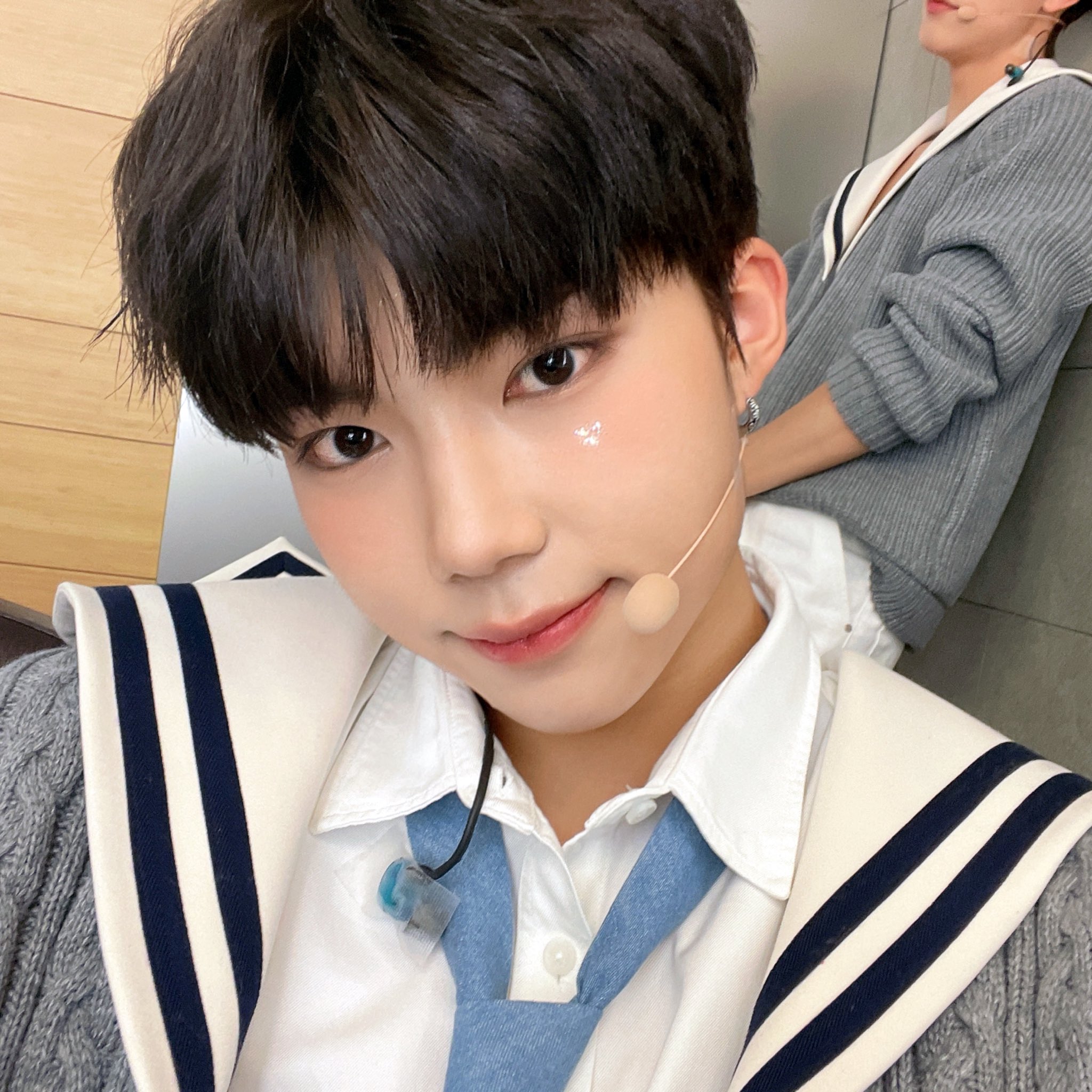 [잡담] 건욱이 청량한 무대 남아있는거 개좋음 | 인스티즈