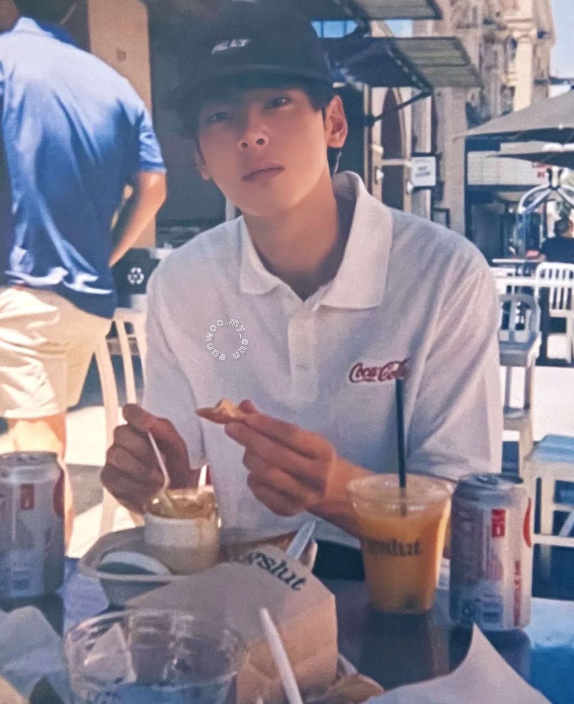 [잡담] 본인 사진전에 등장했다는 차은우 | 인스티즈