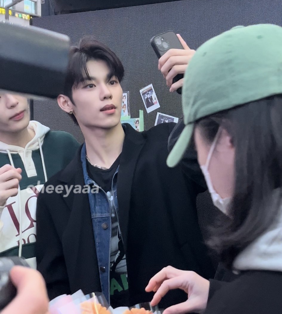 [잡담] 보플 이정현 누가 흘린 에어팟 주워줬대 ㅋㅋㅋㅋ | 인스티즈