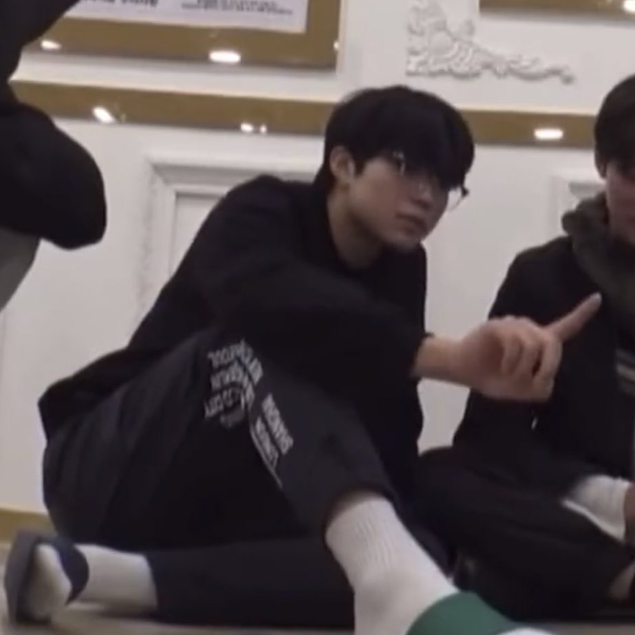 [잡담] 하 박건욱 찐안경쓴거봐 | 인스티즈