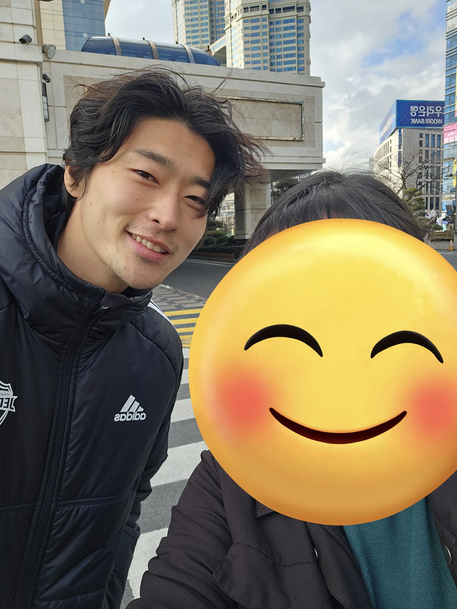 [잡담] 운동가기 전 걍 막 돌아다니는 조규성 얼굴 상태 | 인스티즈