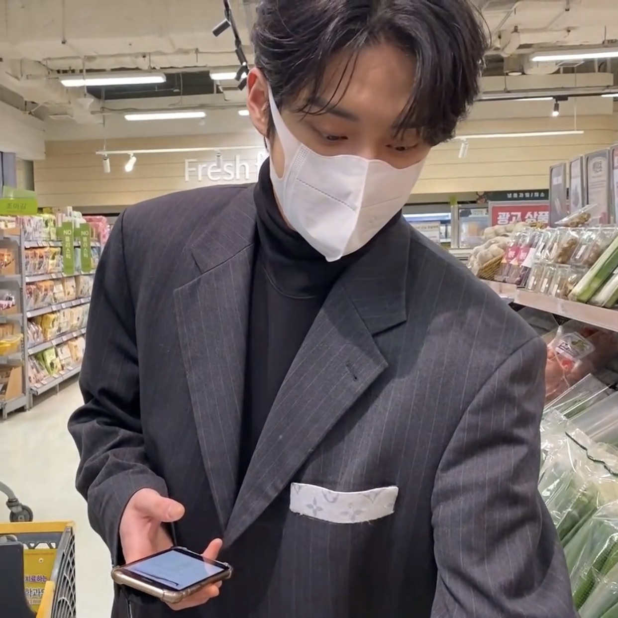 [잡담] 마트에서 장 보는 김지웅.......... | 인스티즈