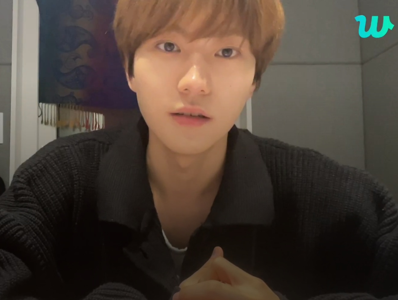 [잡담] 위버스 라이브하는 얼굴이 너무 잘생김.. | 인스티즈