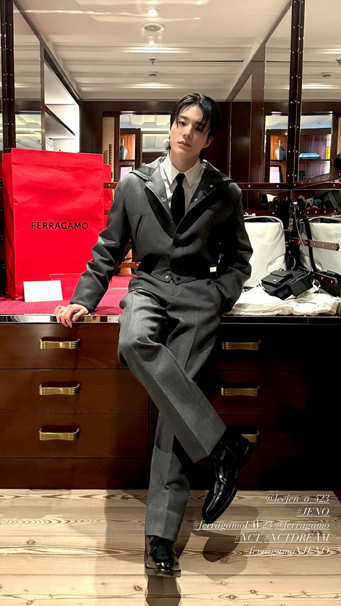 [잡담] 이제노군과 페라가모의 만남 대찬성합니다 | 인스티즈