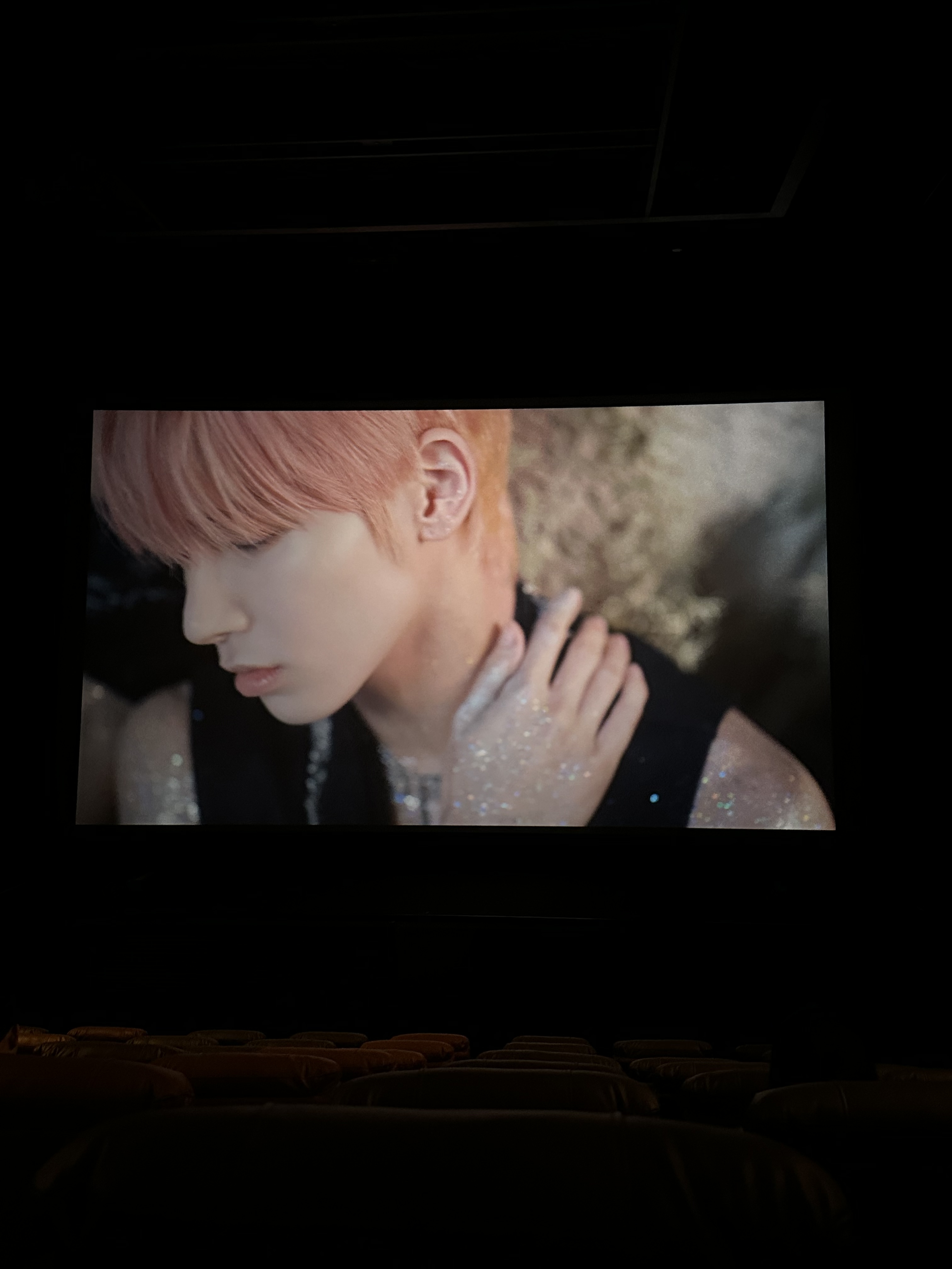 [잡담] CGV에서 투바투 뮤비 짧게 틀어주더라!! | 인스티즈