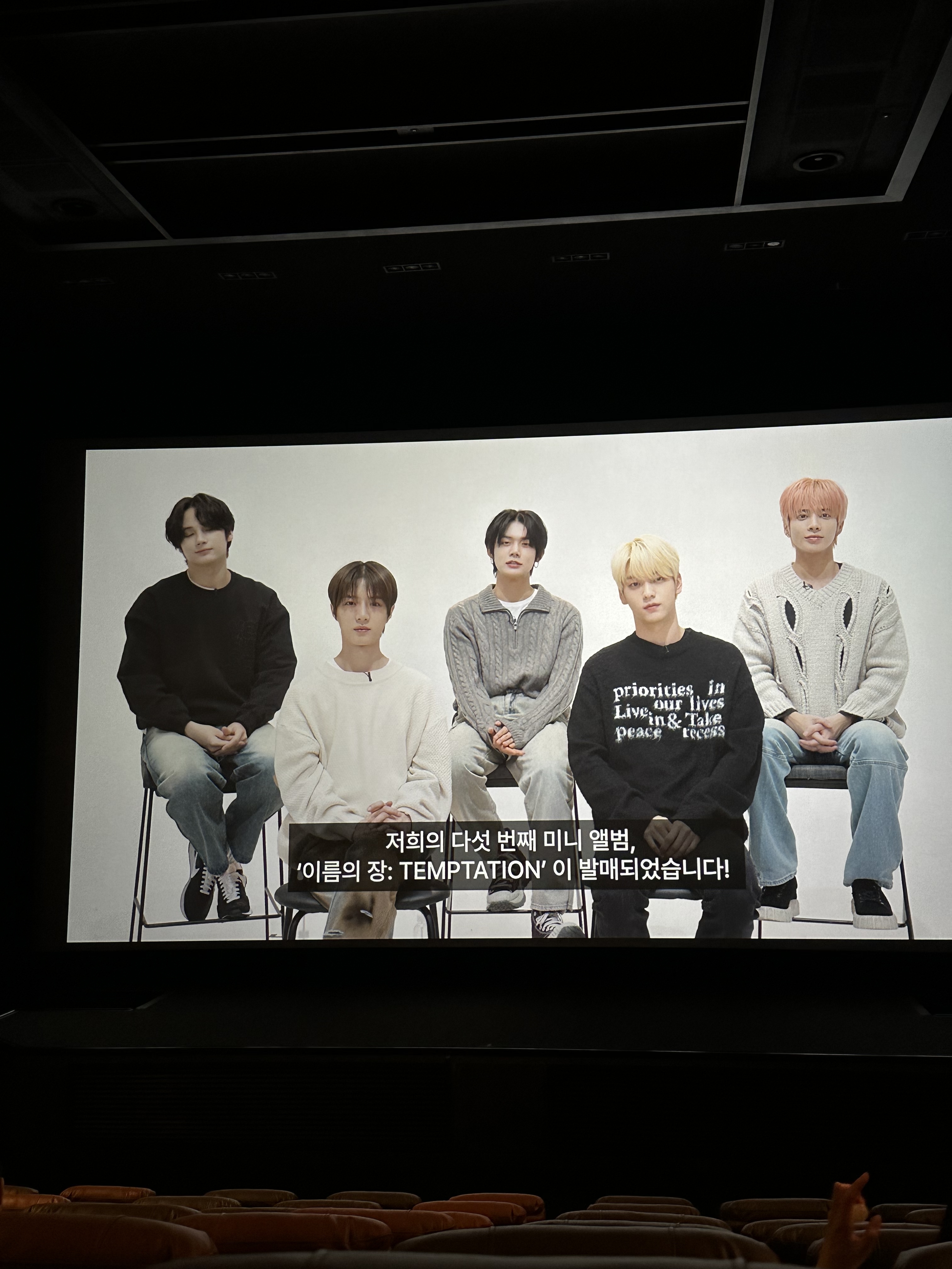 [잡담] CGV에서 투바투 뮤비 짧게 틀어주더라!! | 인스티즈