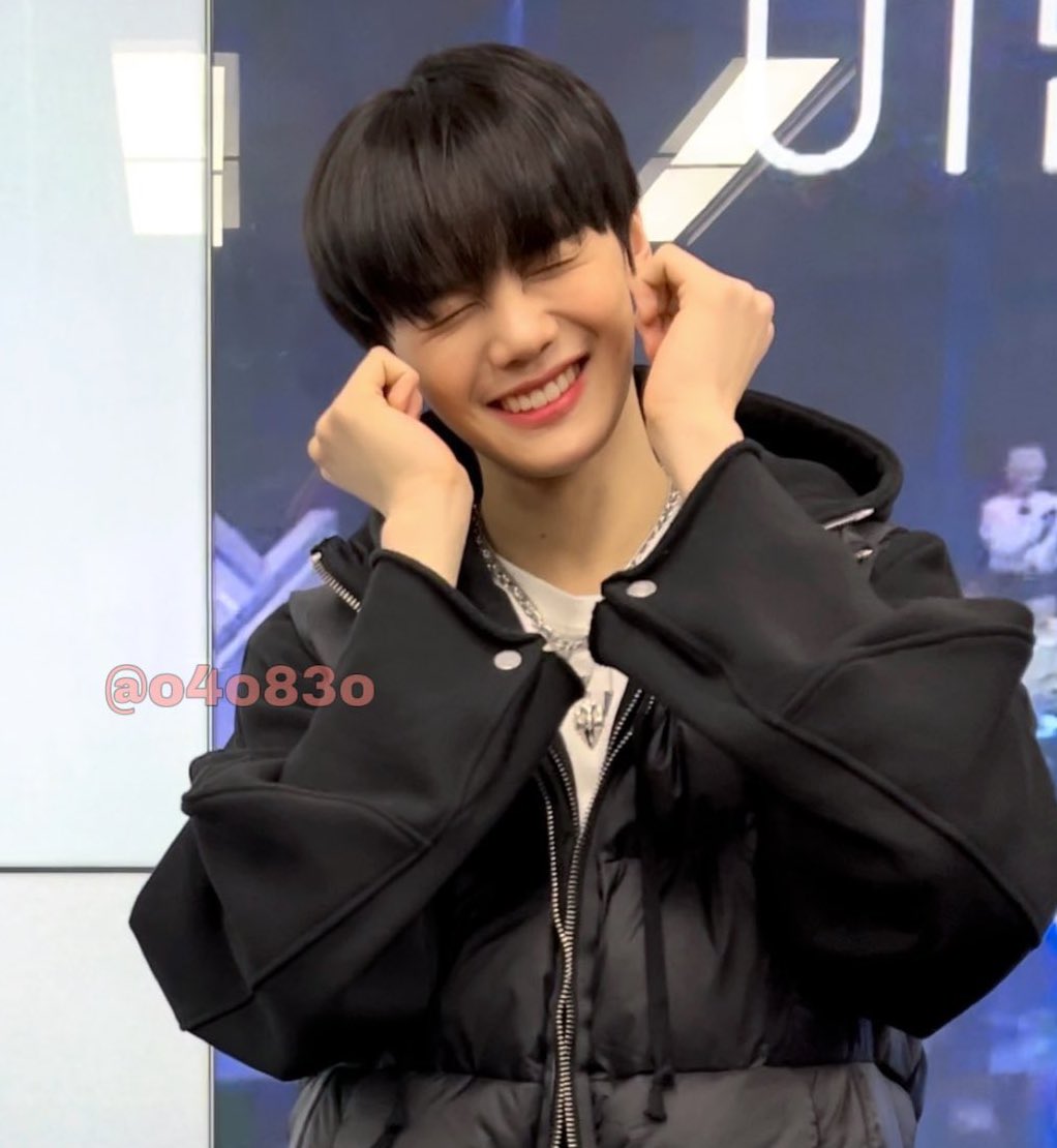 [잡담] 보플 규빈이 흑발 너무 잘 어울린다 | 인스티즈