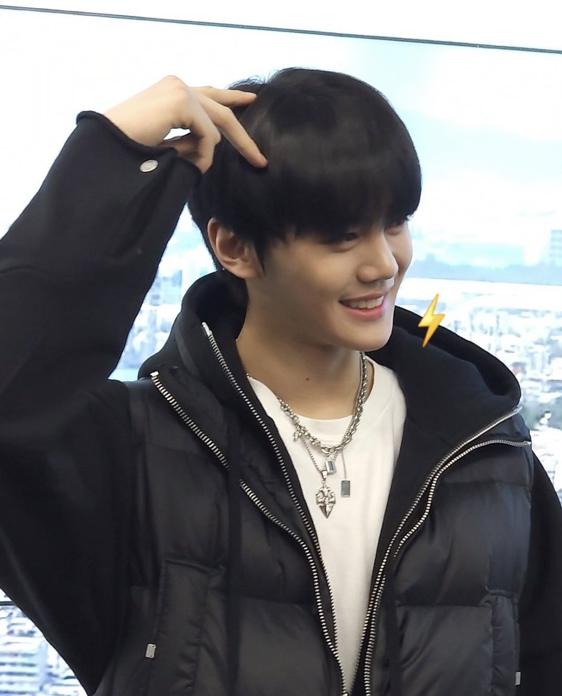 [잡담] 보플 규빈이 흑발 너무 잘 어울린다 | 인스티즈