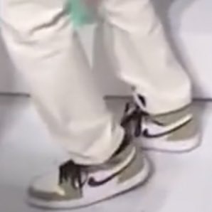 [잡담] 덥즈 어제 음중 현재 신발 정보 아는 사람 | 인스티즈