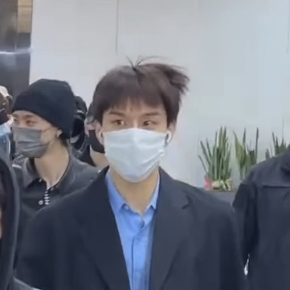 [잡담] 비행기에서 끝내주는 잠을 잔 아이돌 | 인스티즈