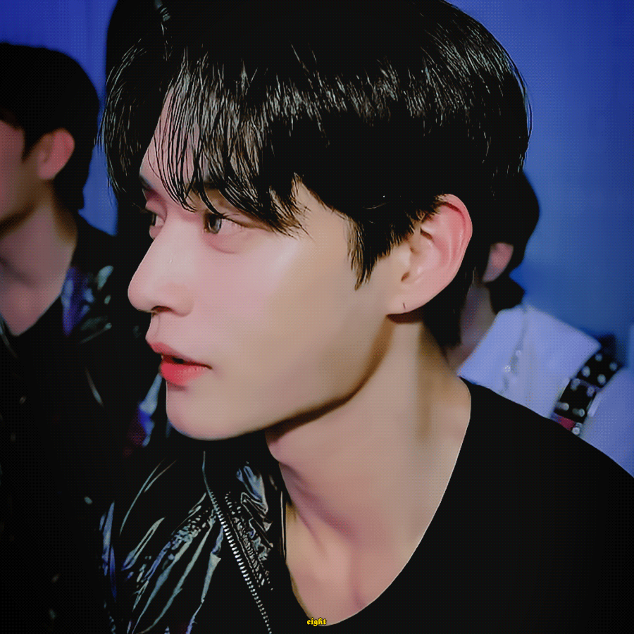 [잡담] 김지웅 옆태 에바 | 인스티즈