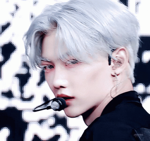 [잡담] 필릭스 과한 스타일링 레전드=흰색 마스카라 | 인스티즈