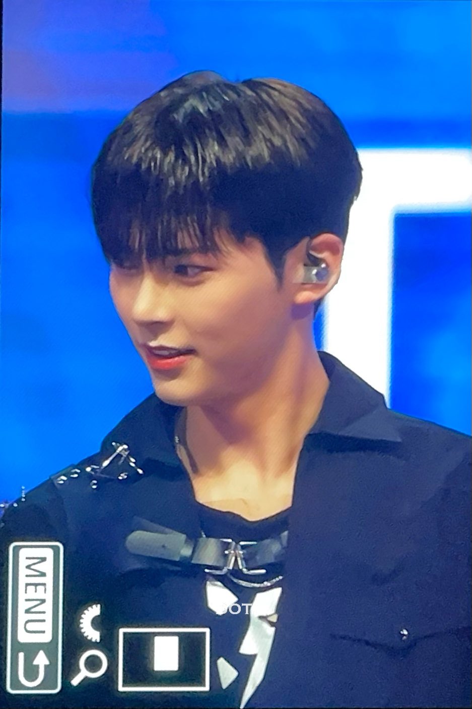 [잡담] 성한빈 옷 뭐냐 진짜 나 죽어 | 인스티즈