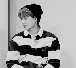 [잡담] 카이 이렇게 씨익 웃는거 너무 | 인스티즈