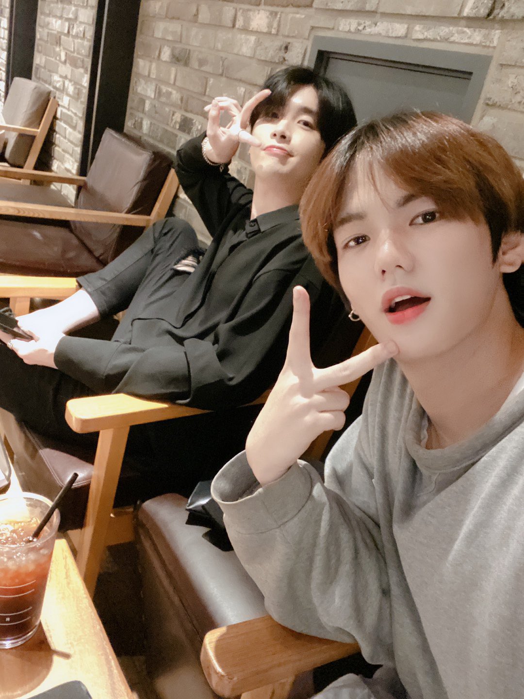 [잡담] 이환희 이동열 사랑한다 !!!!!!! 둘이 평생 붙어있자 | 인스티즈