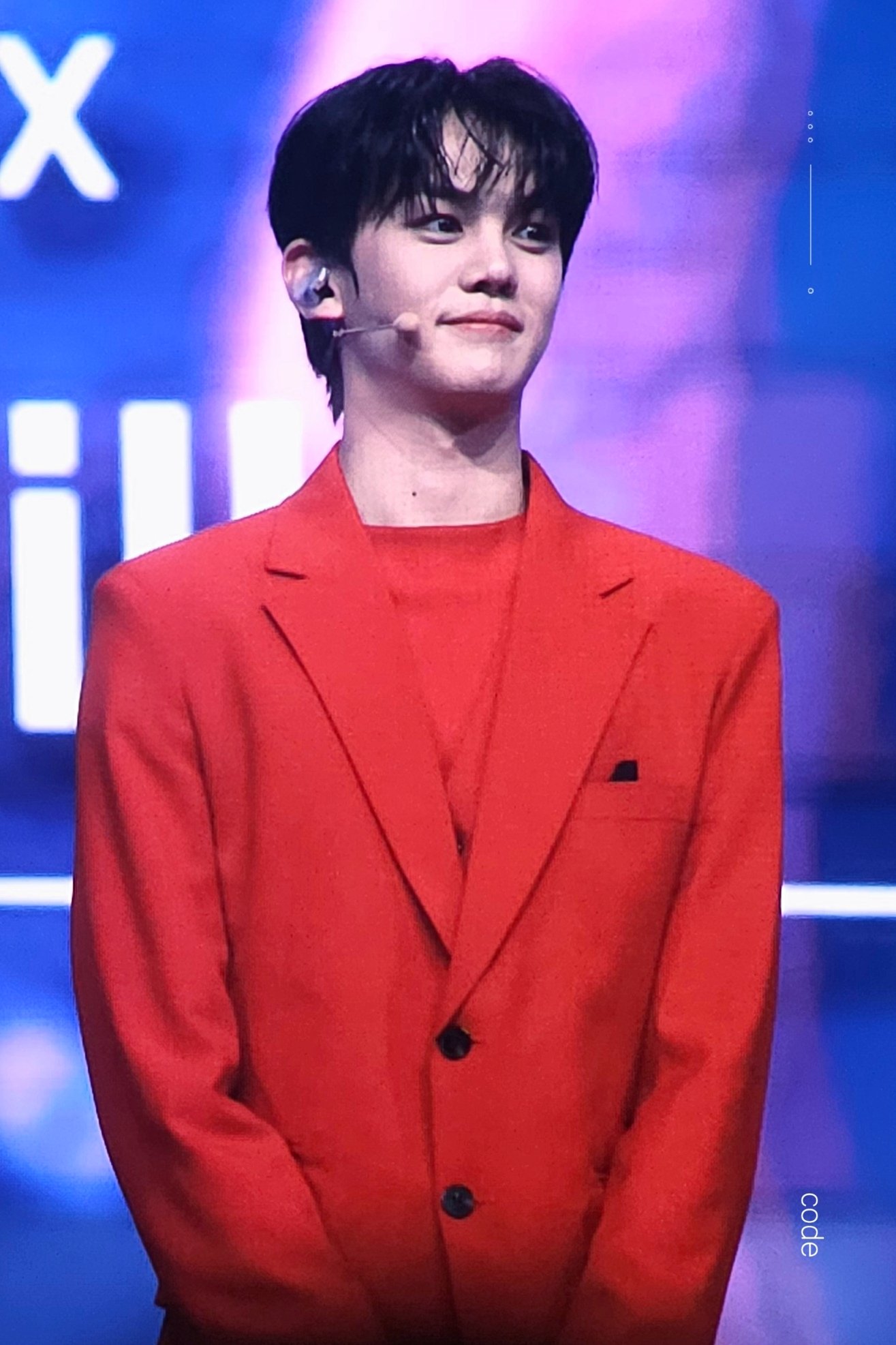 [잡담] 김지웅 김규빈 의상 너무 달라서 웃겨죽겠음ㅋㅋㅋㅋㅋㅋㅋㅋㅋㅋㅋ | 인스티즈