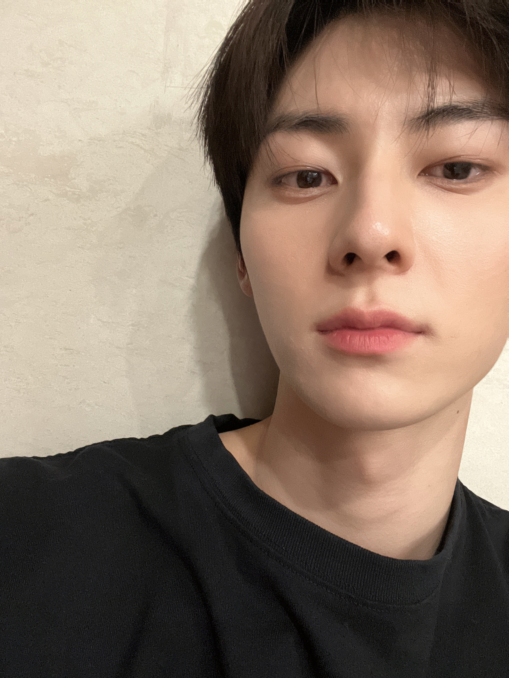 [잡담] 황민현 셀카 진짜 간절함 없이 찍는다..... | 인스티즈