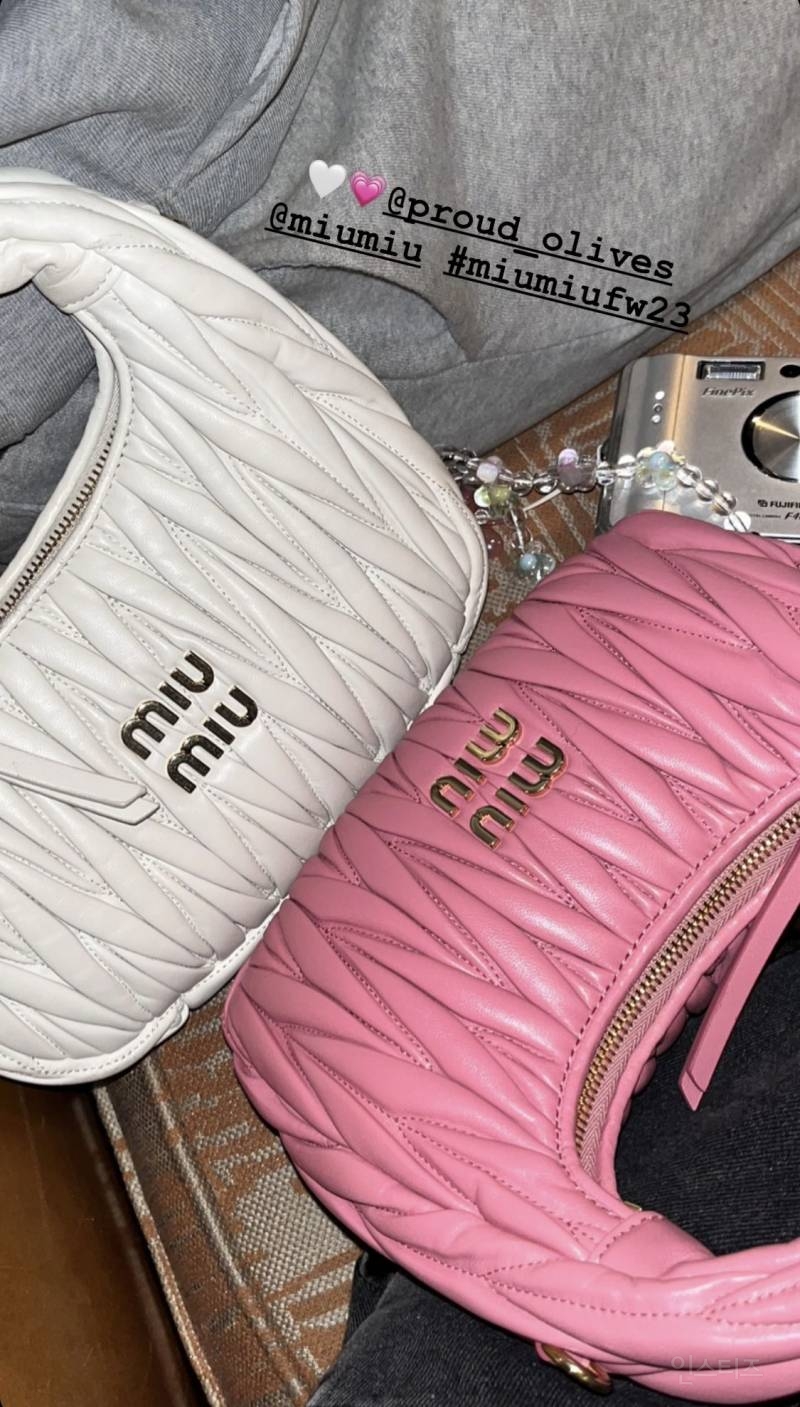 브랜드 미우미우 진심으로 좋아하는 듯한 여돌 | 인스티즈