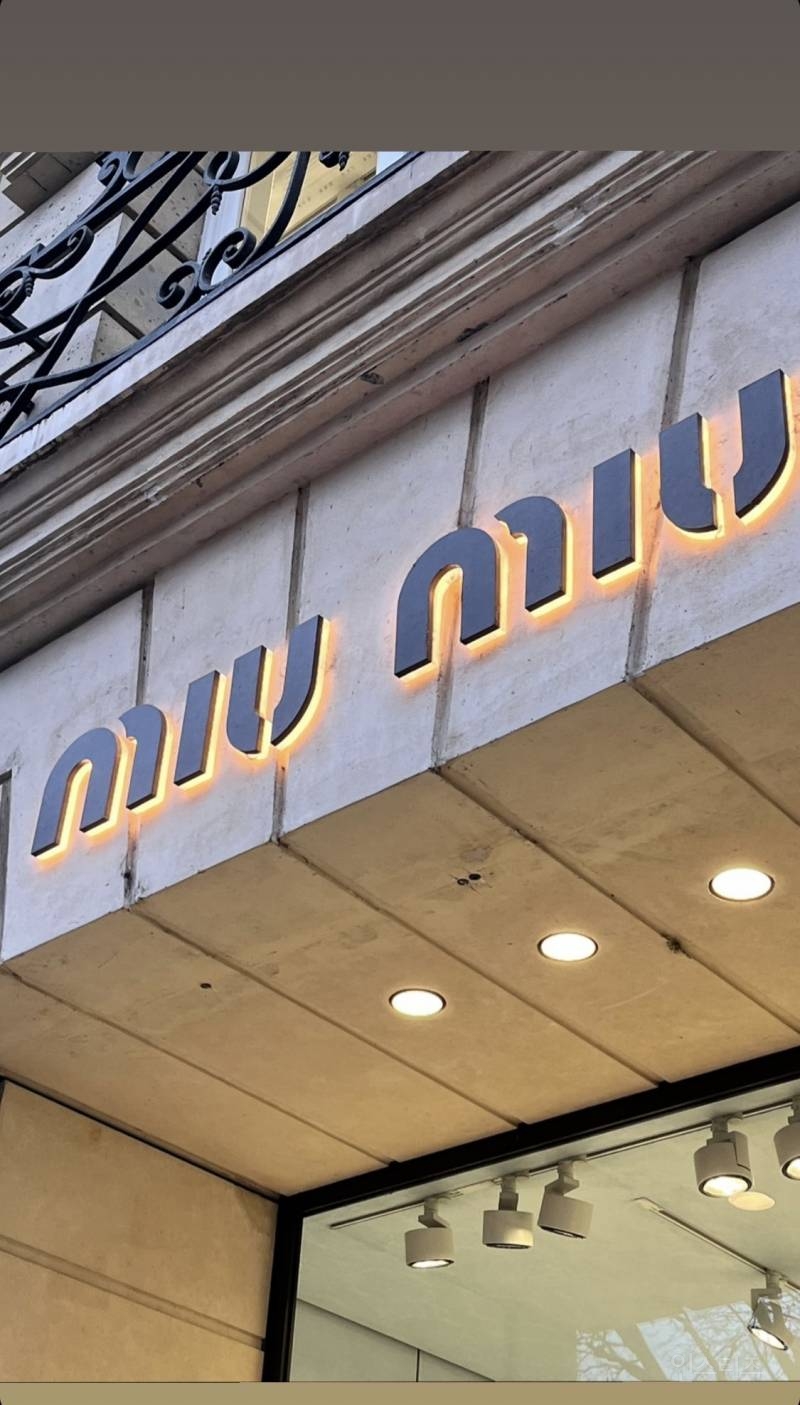 브랜드 미우미우 진심으로 좋아하는 듯한 여돌 | 인스티즈