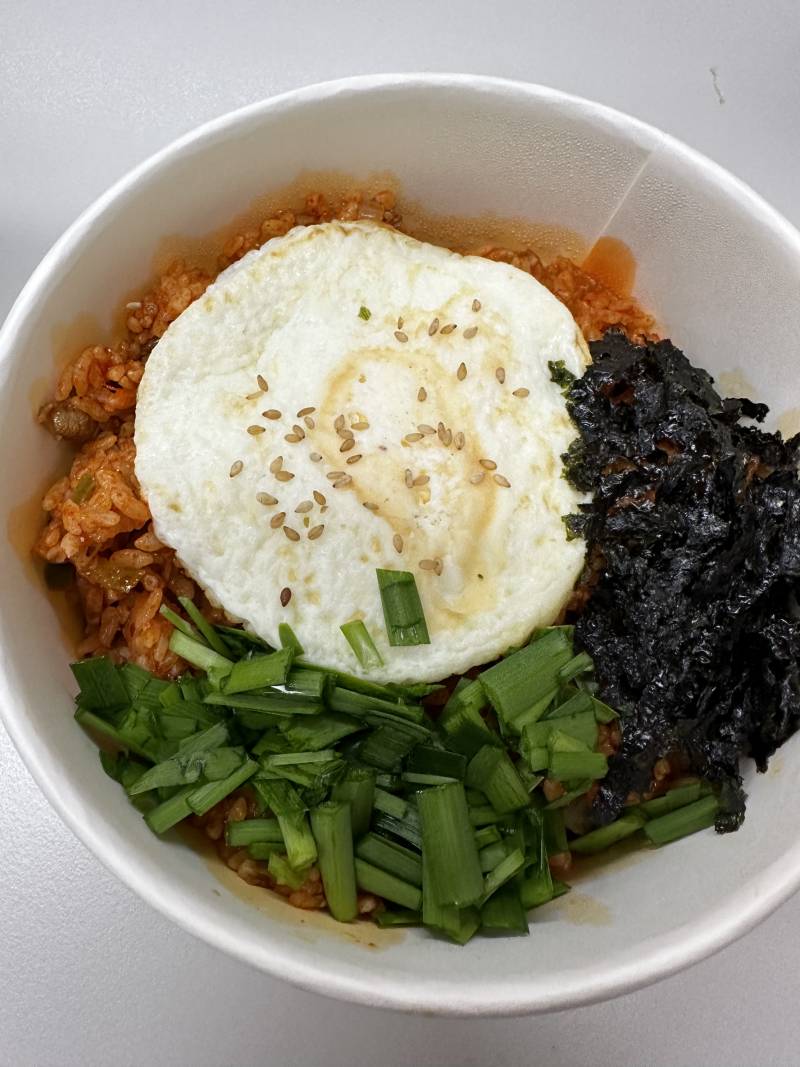 아 다이어트 중인데 어제 오늘 넘 적게 먹어서 죽을거 같아서 김볶밥 한 그릇 다 먹었는데 이거 회개 가능하겠지,...? | 인스티즈