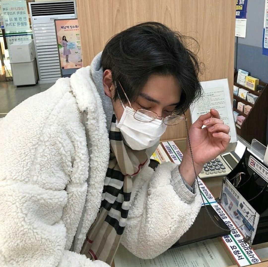 [잡담] 내 기준 김지웅 저항없이 저장하게 되는 사진 탑투 | 인스티즈