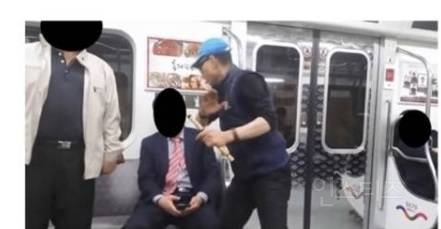 지방사람들이 부러워 하는 서울 지하철의 일상.jpg | 인스티즈