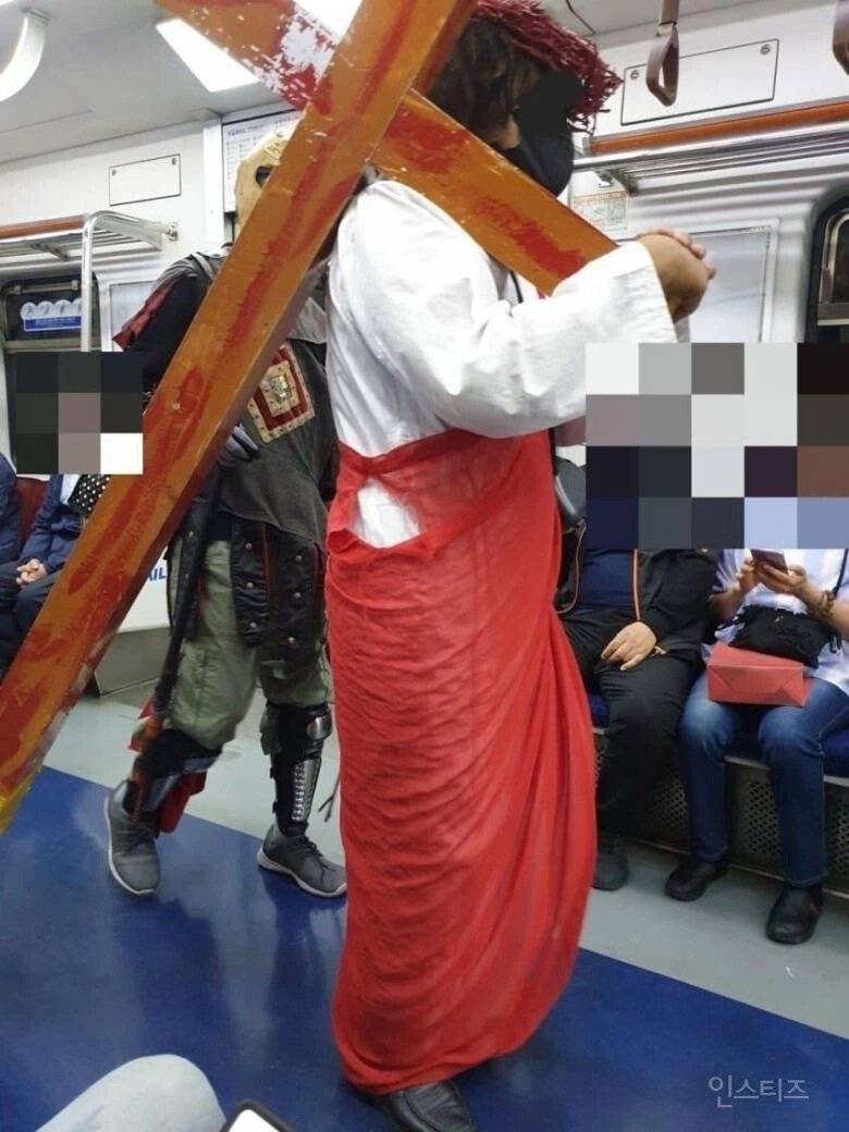 지방사람들이 부러워 하는 서울 지하철의 일상.jpg | 인스티즈