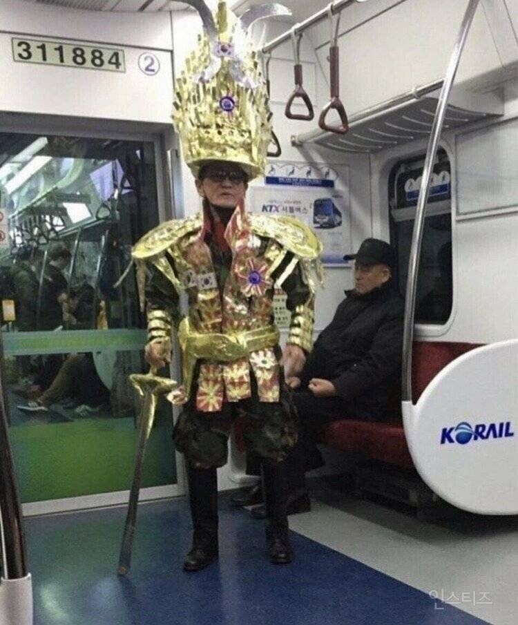 지방사람들이 부러워 하는 서울 지하철의 일상.jpg | 인스티즈