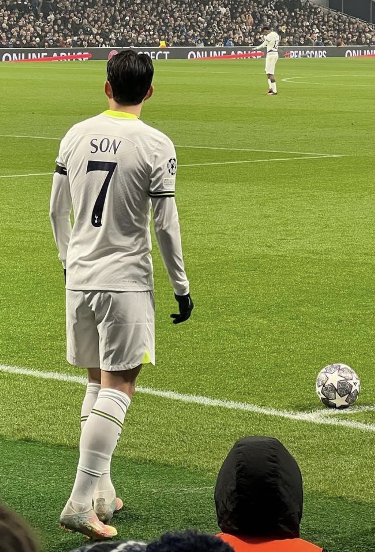 [잡담] 손흥민 유니폼 원래 딱 맞았었는데 살빠져서ㅠㅠ | 인스티즈