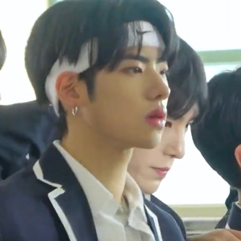 [잡담] 소년판타지 뮤비에서 쎈척하다가 쫄은 민서...😎 | 인스티즈