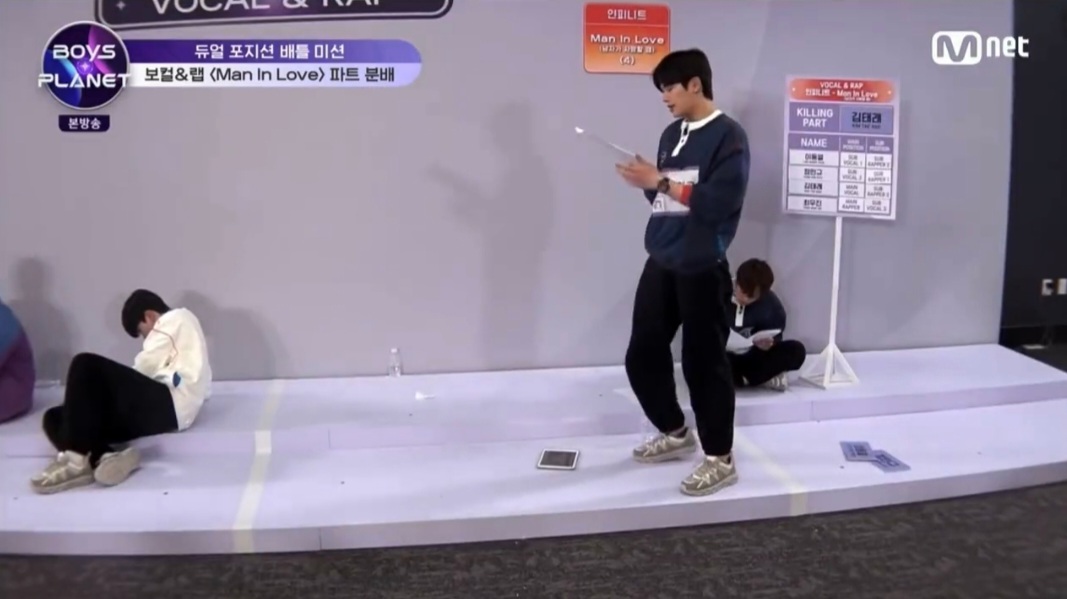 [잡담] 정민규 연습할때 박건욱 쳐다보는게 왤케 웃기지 | 인스티즈