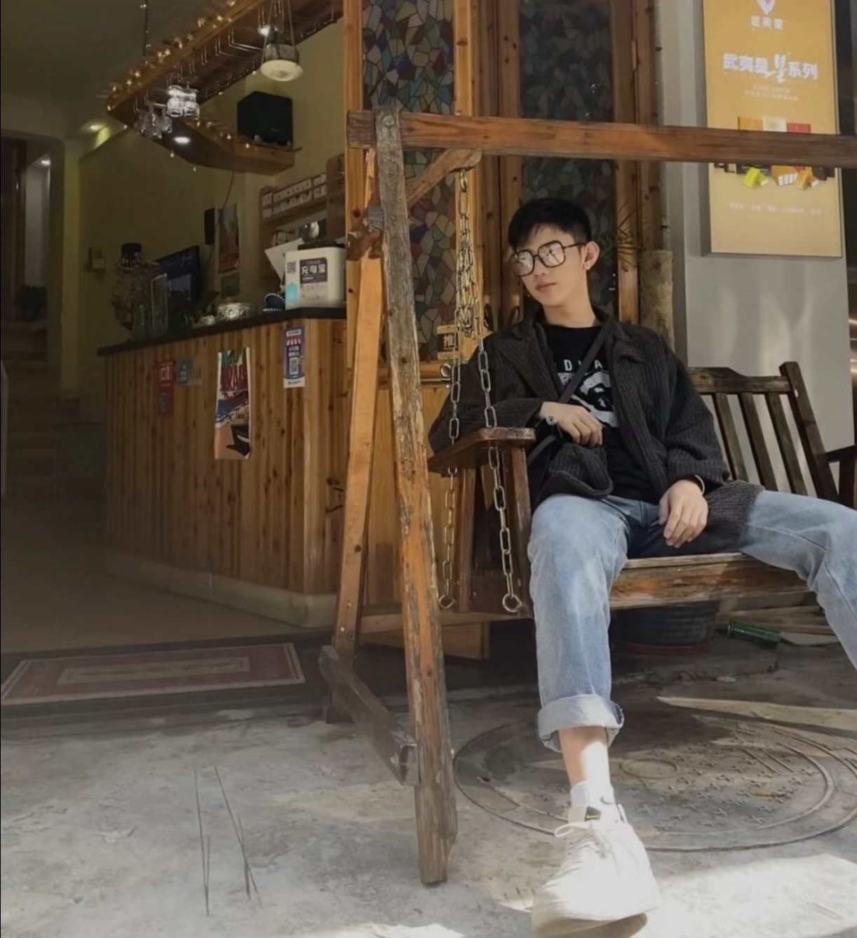 [잡담] 장하오 과사에서 이 안경 진짜 너무 황당... | 인스티즈