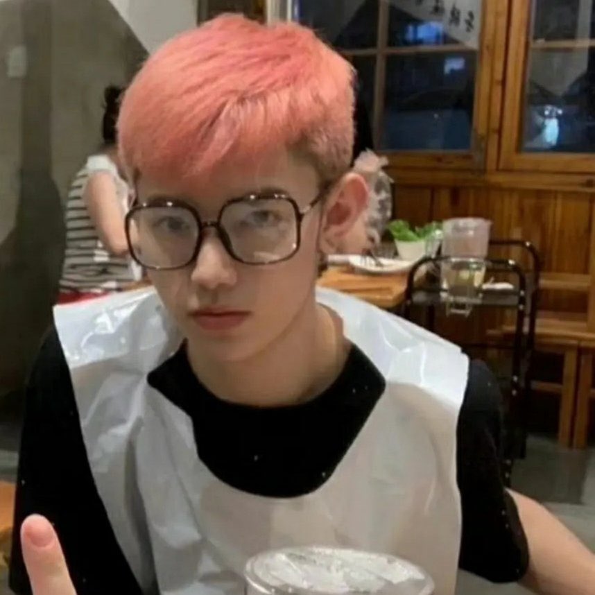 [잡담] 장하오 과사에서 이 안경 진짜 너무 황당... | 인스티즈