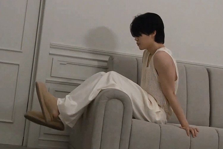 [잡담] 방탄 지민 티저 내가 29살 남성에게 보호본능을 느끼는게 맞나 | 인스티즈