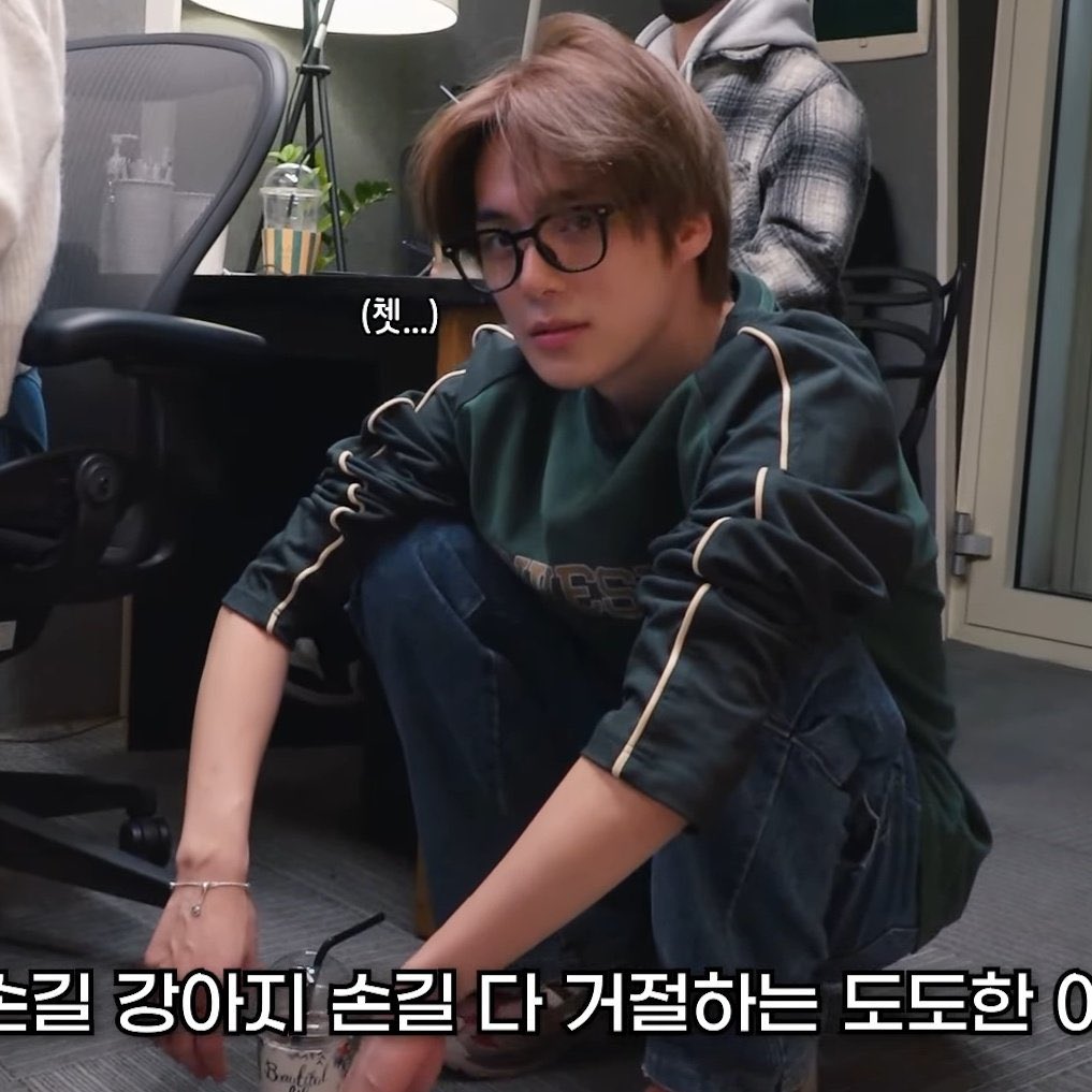 [잡담] 이민혁씨 이 안경 계속 써주세요 진짜 겁나 잘어울려 ㅈㅇ 몬엑 | 인스티즈