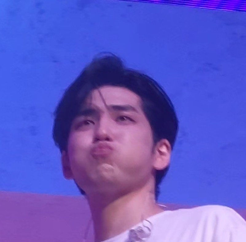 [잡담] 원필 눈물 참는거 진짜 귀엽게 참는다.. | 인스티즈