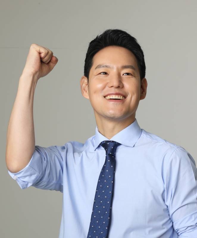 현재 한국인 중에 나이 맞추기 가장 어려운 사람.jpg | 인스티즈