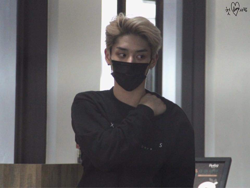 [잡담] 19살 김지웅이래..... 나 진짜 죽고싶어 | 인스티즈