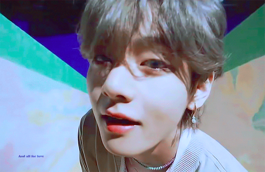 [잡담] 뷔 얼굴만 보면 고양이랑 강아지 중에 무슨 상 같아?? | 인스티즈