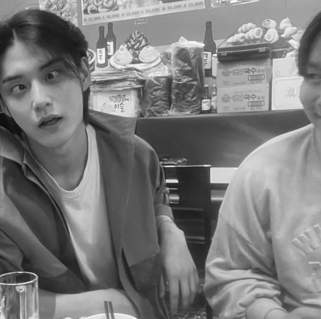 [잡담] 김지웅 이 표정 너무 좋음 | 인스티즈