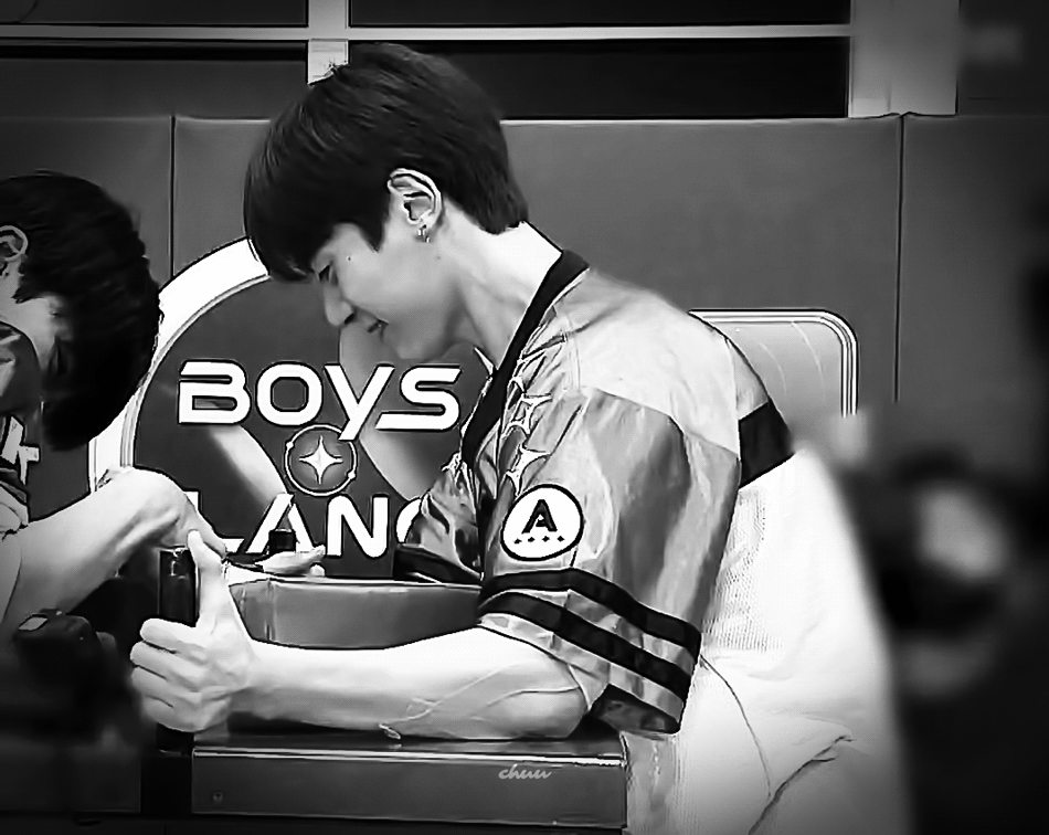 [잡담] 버석버석 냉매튜 석우현이 얼마나 멋진지 모르는 당신들이 불쌍해요! | 인스티즈