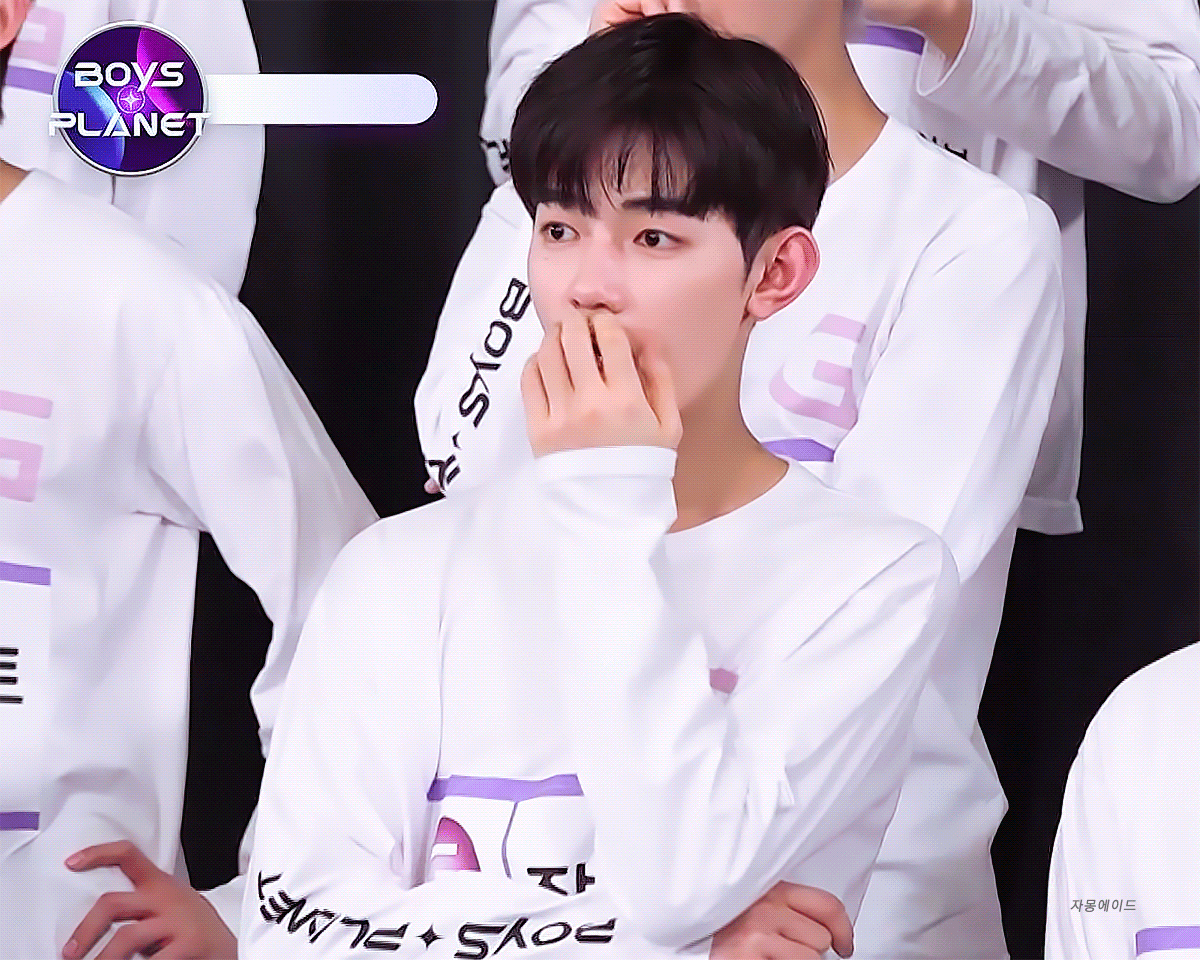 [잡담] 장하오 흑발에 흰티 너무 청순해 | 인스티즈